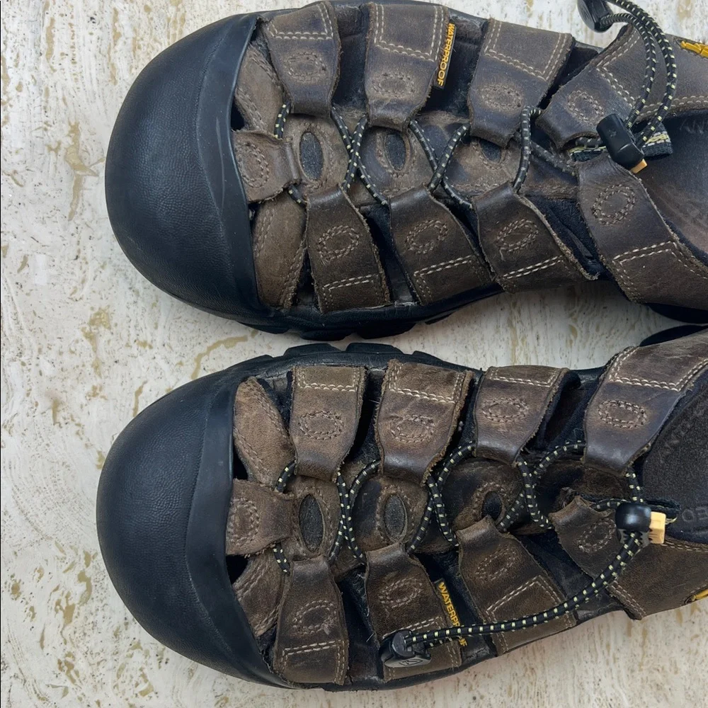 KEEN Newport Leather Water Sandals – Men’s 8.5–9 (Women’s 10–10.5) Brown